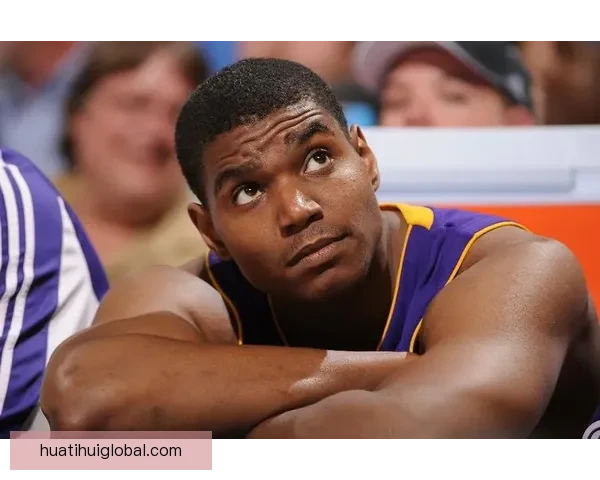 好久不见38岁拜纳姆现身洛杉矶骑行昔日湖人双冠功臣再引球迷回忆